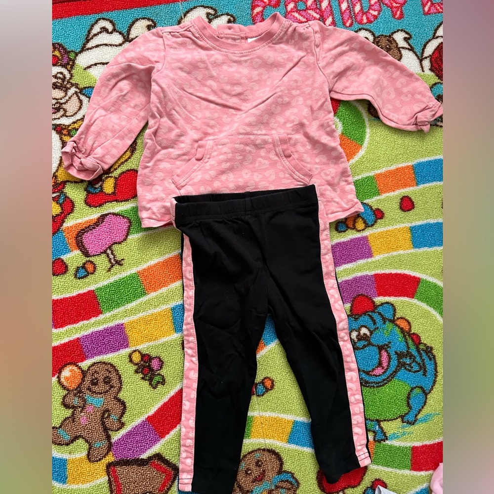 Baby girl 🧒 matching leopard 🐆 print set .